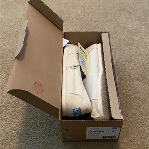 NWT Toms 9.5